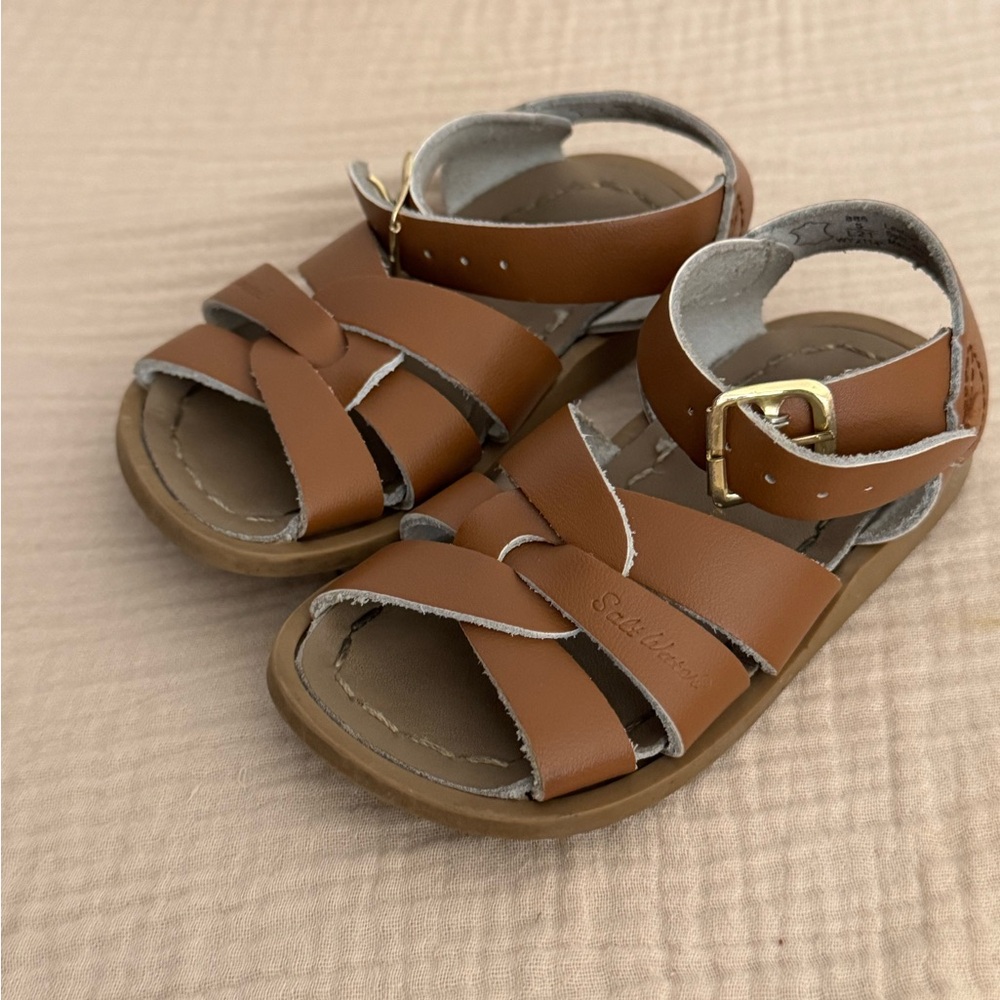 Kids girls brown cognac saltwater sandals